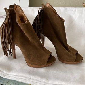 Brown High Heeled Tasseled booties